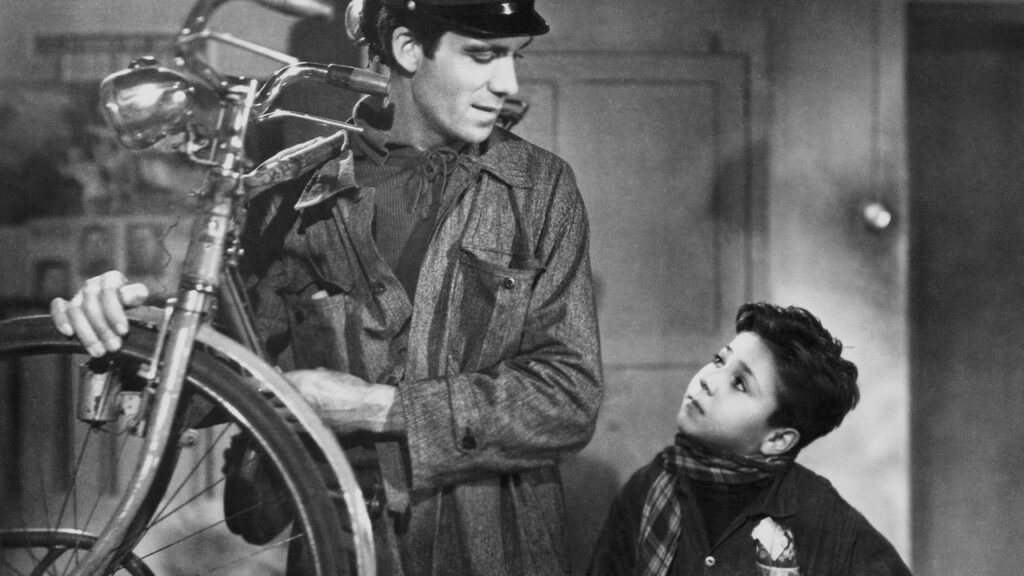 Кадр из фильма «Похитители велосипедов (1948)»