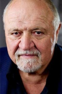 Стив Истин
