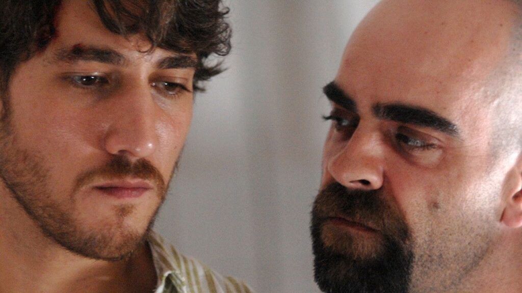 Кадр из фильма «Камера 211 (2009)»