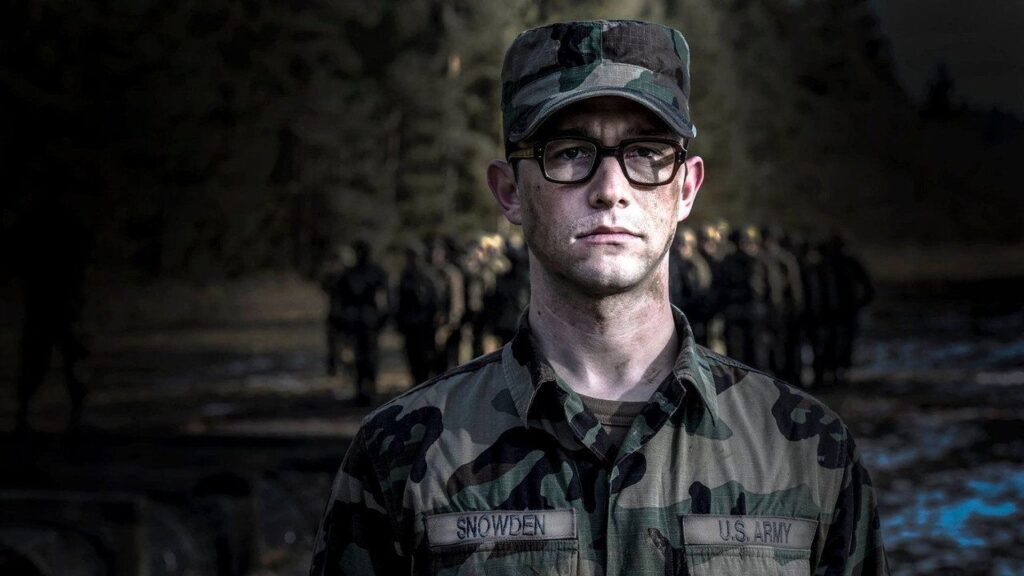 Кадр из фильма «Сноуден (2016)»