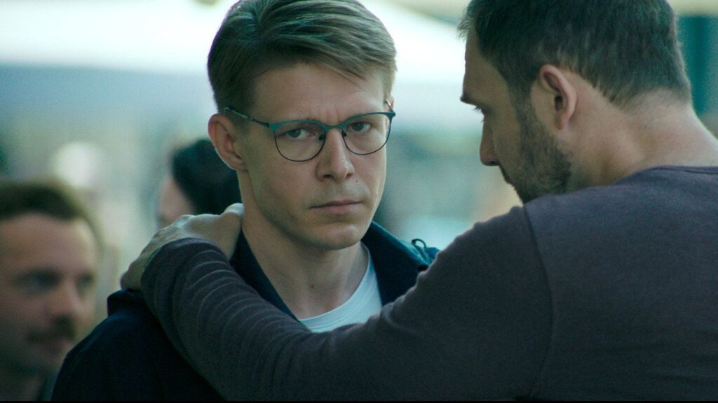 Кадр из фильма «Оффлайн (2022)»