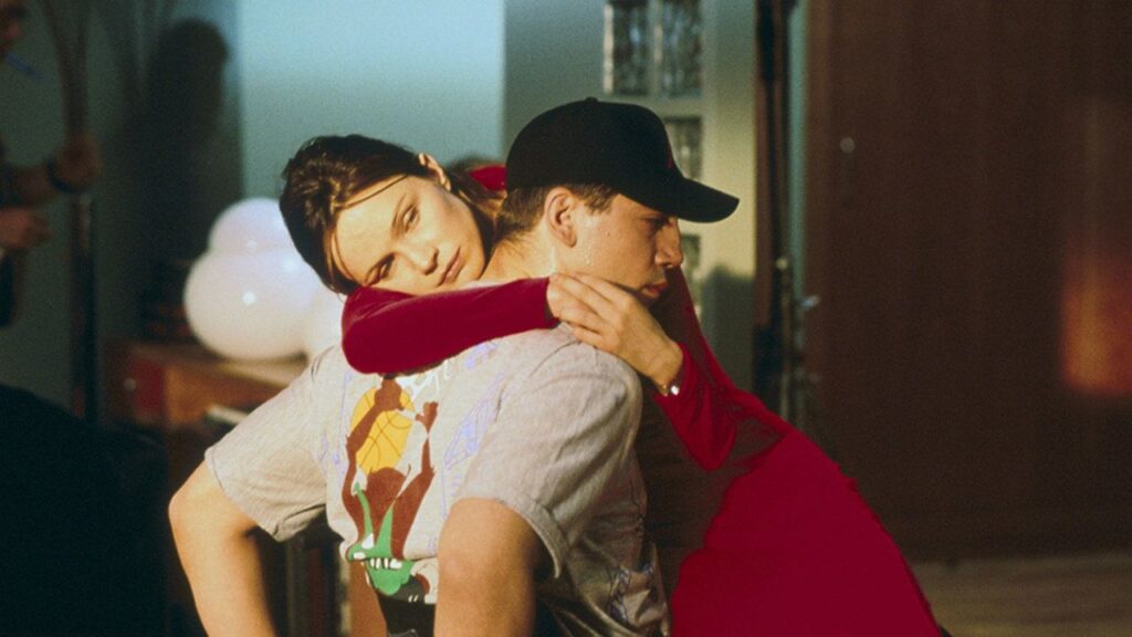 Кадр из фильма «Живая плоть (1997)»