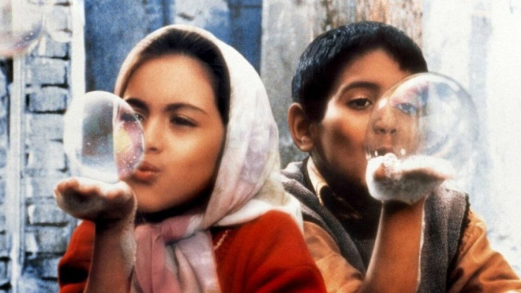 Кадр из фильма «Дети небес (1997)»
